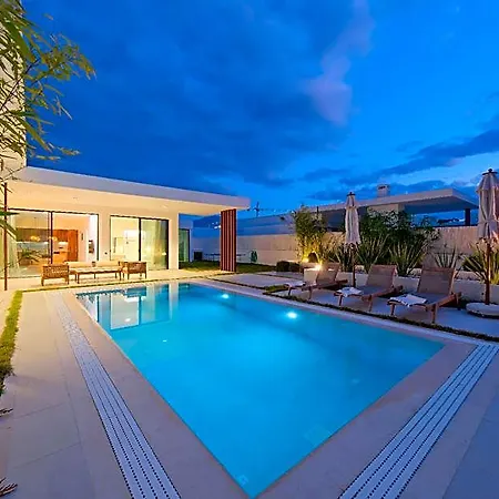 Hotel Ashta / Zen Isitmali Kapali Havuzlu 5*