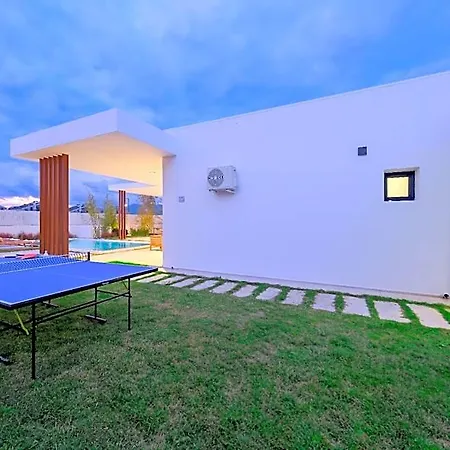 Ashta / Zen Isitmali Kapali Havuzlu Fethiye